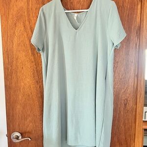 mts Light Sage V-Neck Short Sleeve Tunic Dress with pockets!